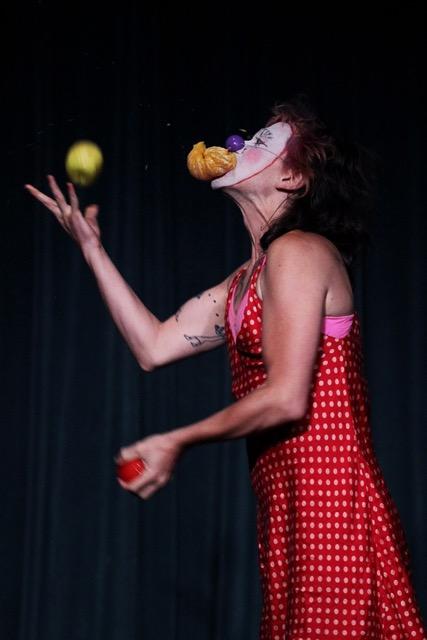 Lulu the Clown (Lucy Antonia Eden) juggling fruit October 2016